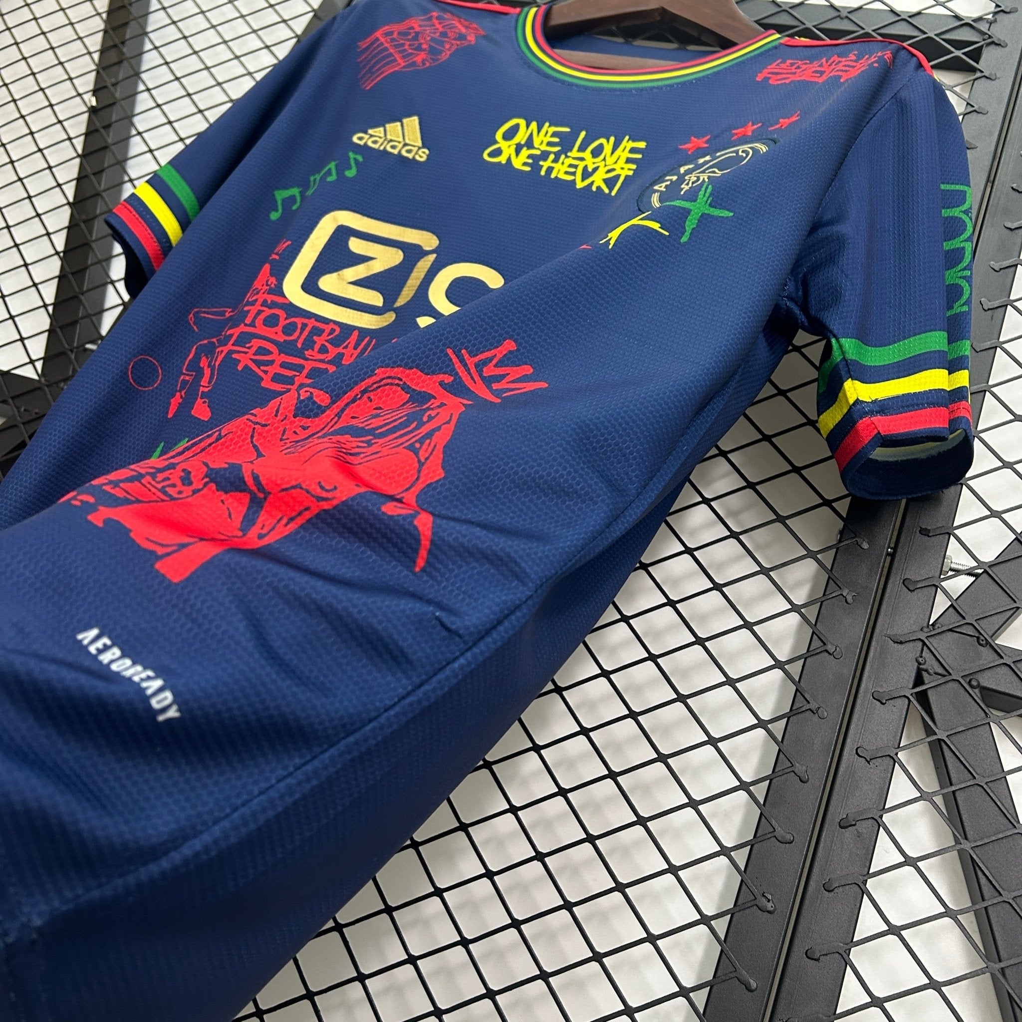 AJAX EQUIPACIÓN ESPECIAL BOB MARLEY III 25/26 HOMBRE - Bota de Oro Tienda