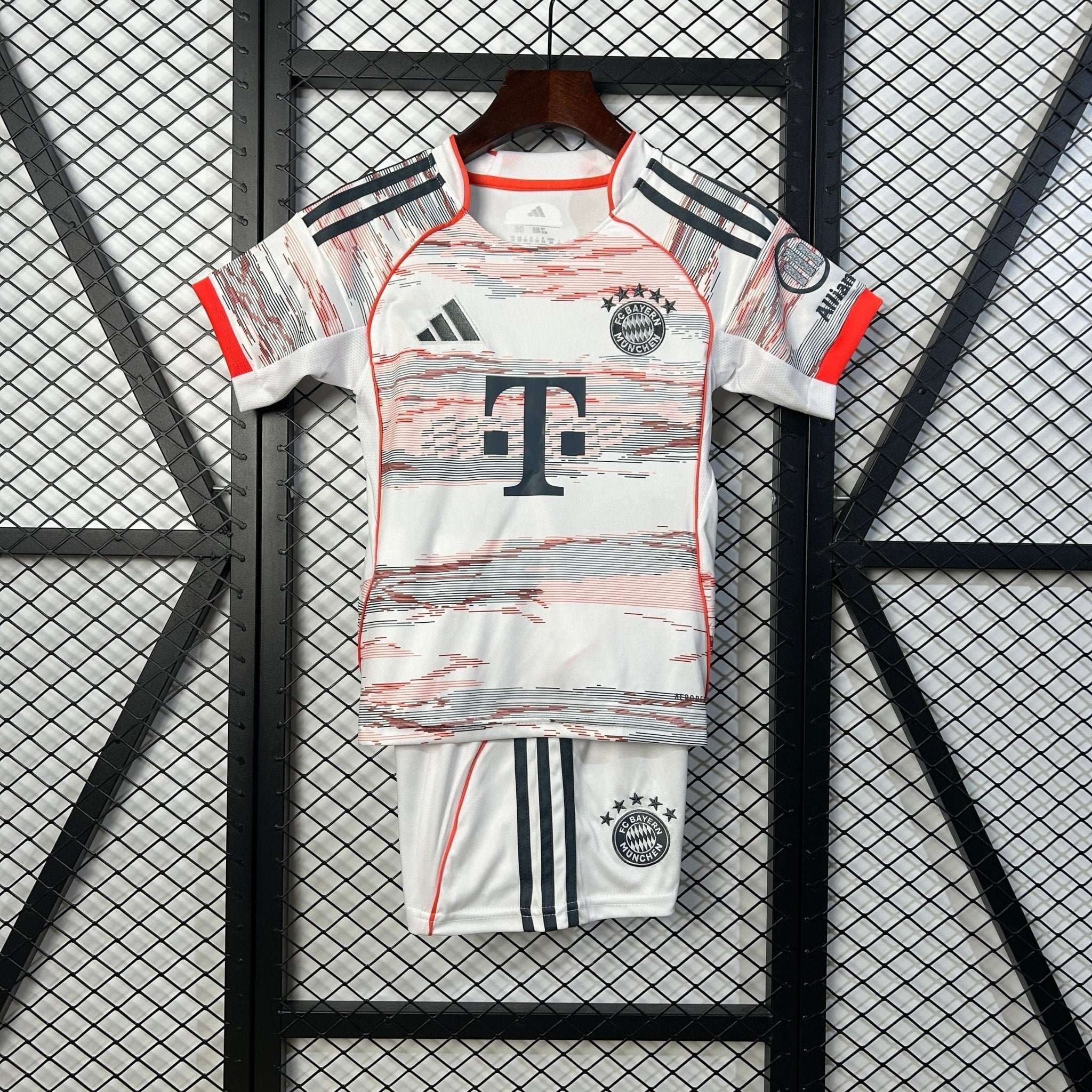 BAYERN MUNICH SEGUNDA EQUIPACIÓN 25/26 NIÑOS - Bota de Oro Tienda