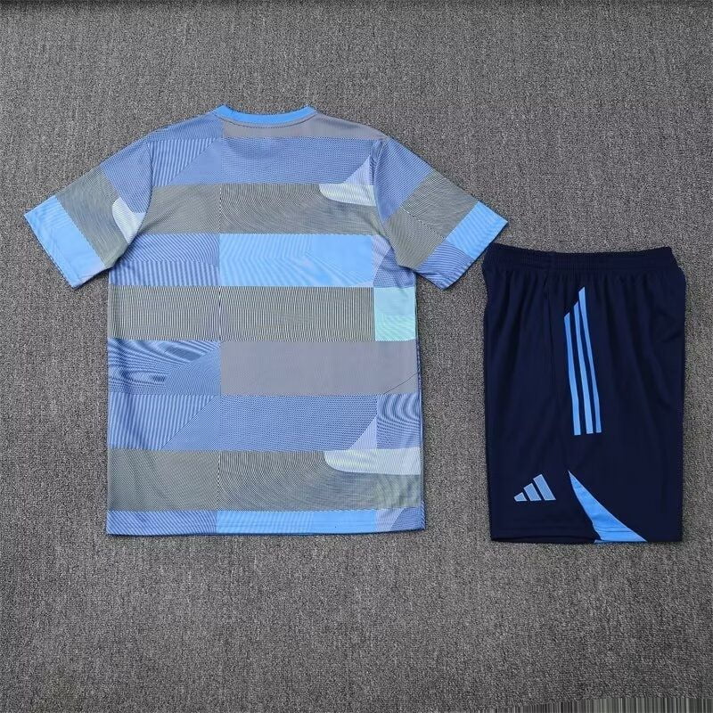 CAMISETA REAL MADRID ENTRENAMIENTO 25/26 CON PANTALON CORTO - Bota de Oro Tienda