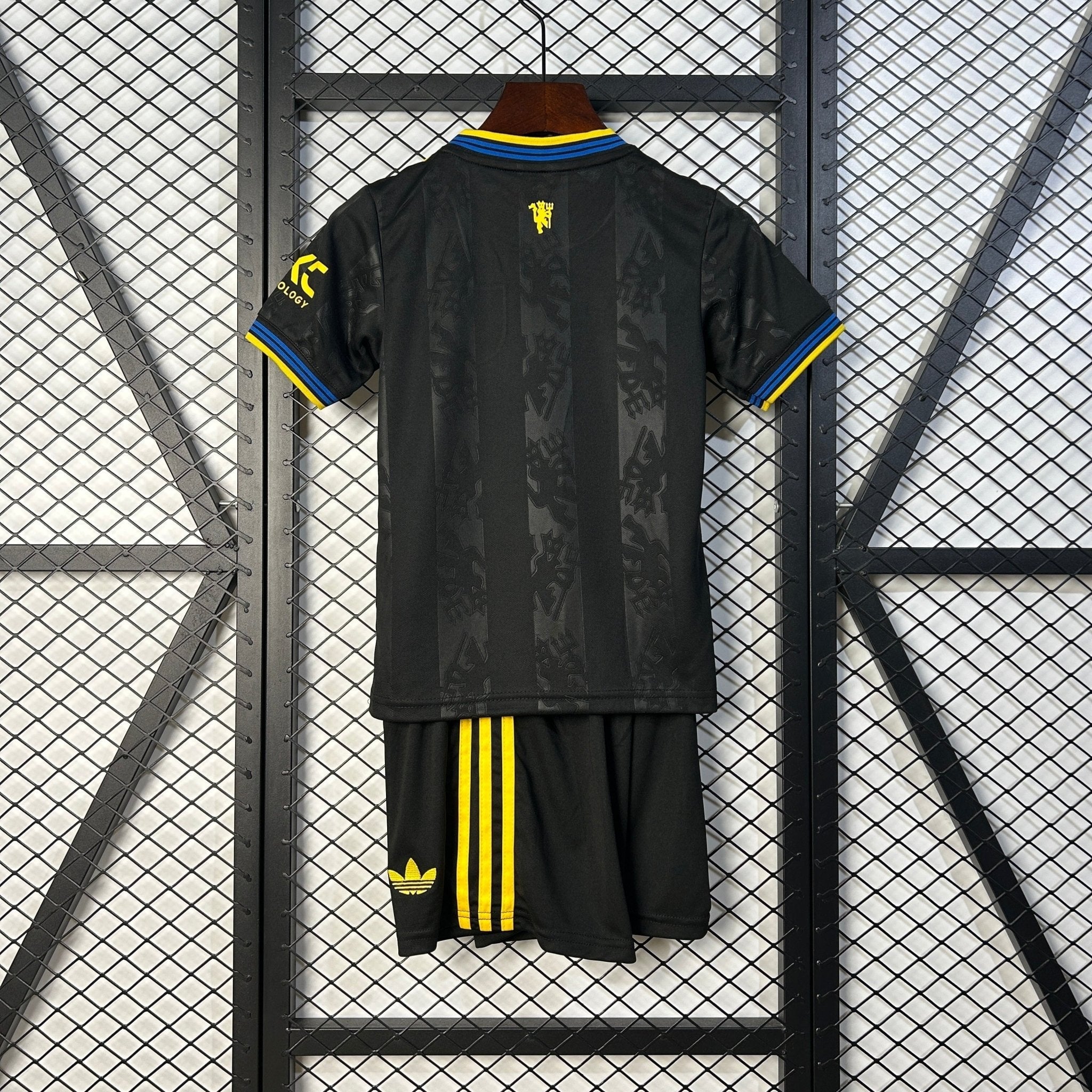 MANCHESTER UNITED TERCERA EQUIPACIÓN 25/26 NIÑOS - Bota de Oro Tienda