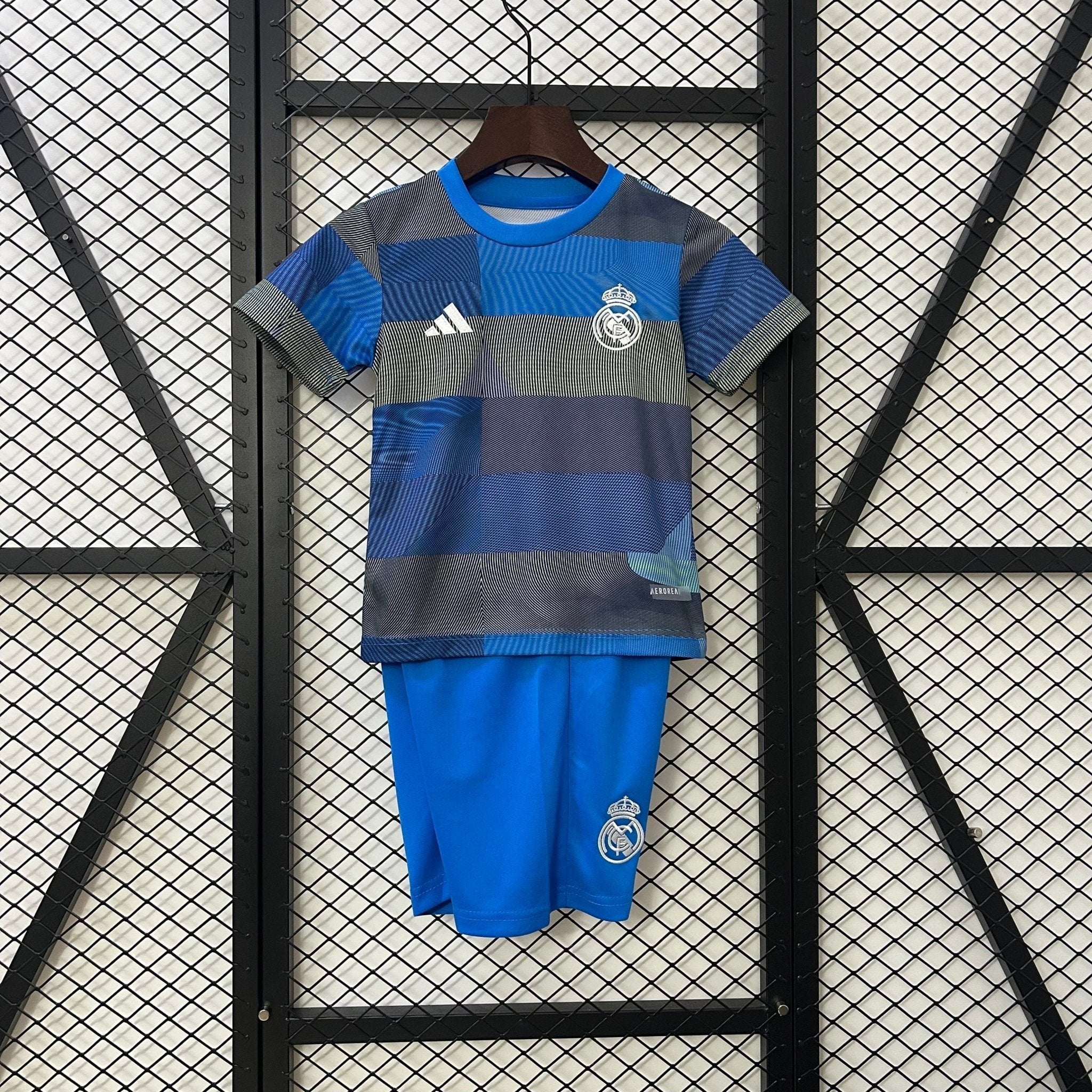 REAL MADRID EQUIPACIÓN ENTRENAMIENTO 25/26 NIÑOS - Bota de Oro Tienda