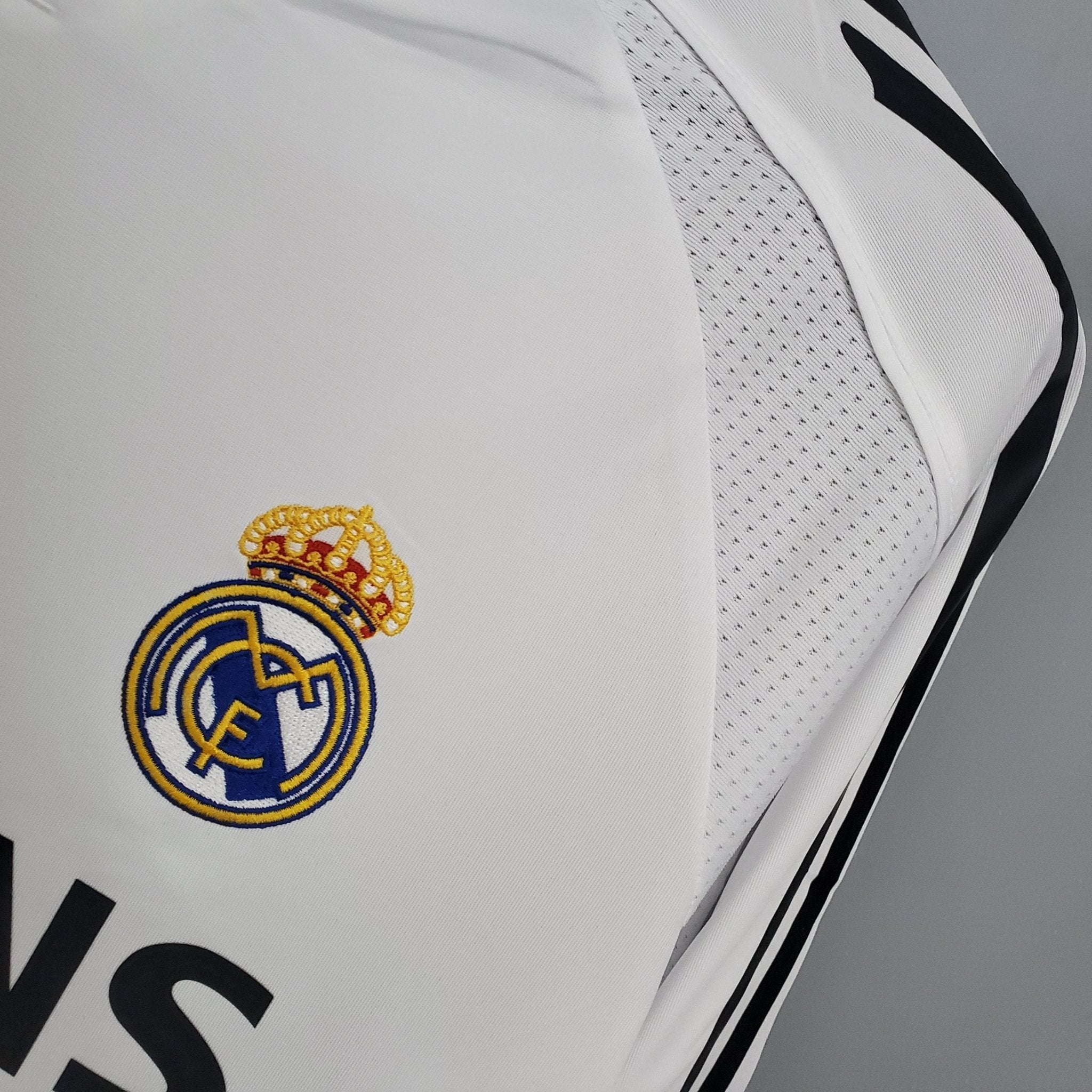 REAL MADRID I 05/06 MANGA LARGA HOMBRE (RETRO) - Bota de Oro Tienda
