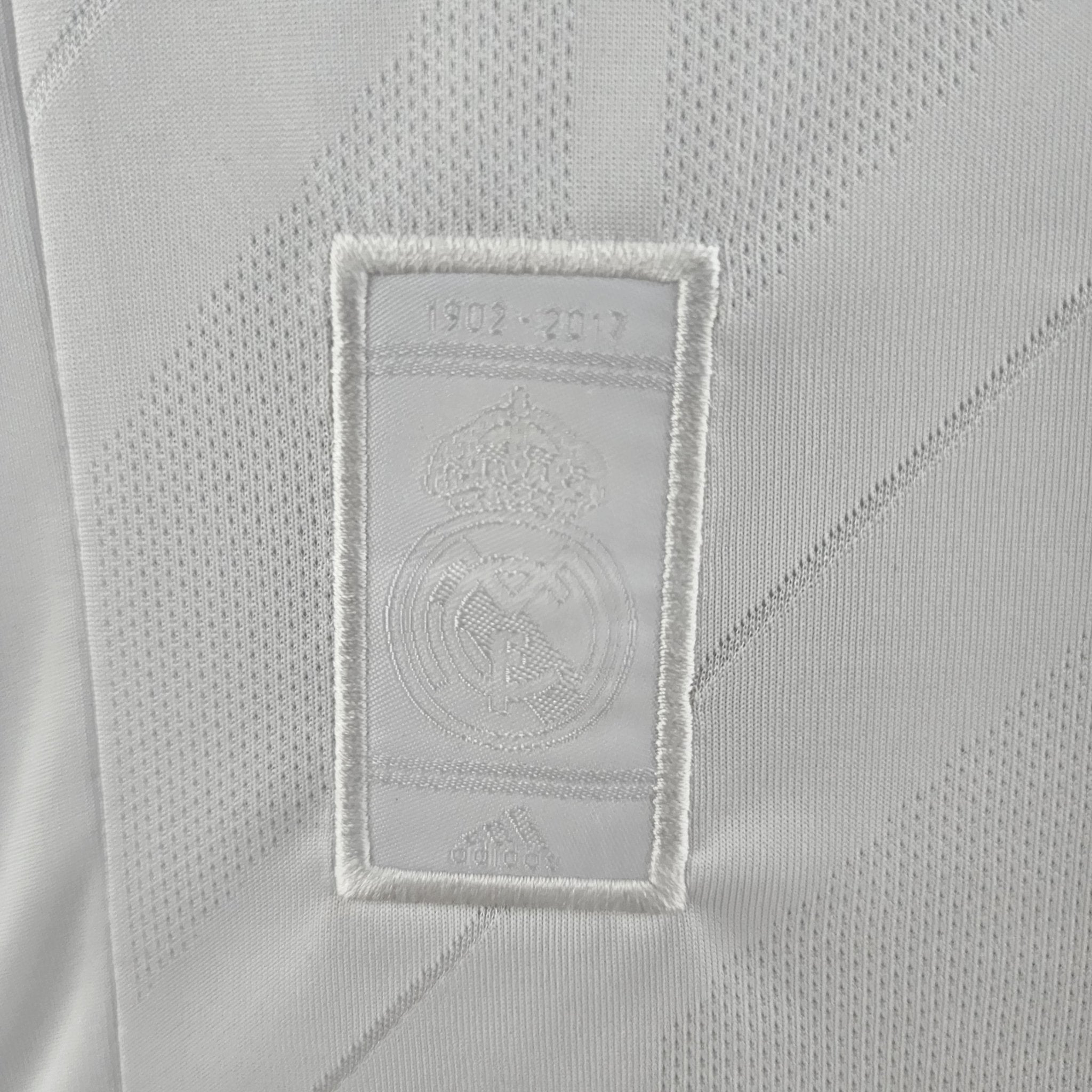 REAL MADRID I 17/18 (RETRO) - Bota de Oro Tienda