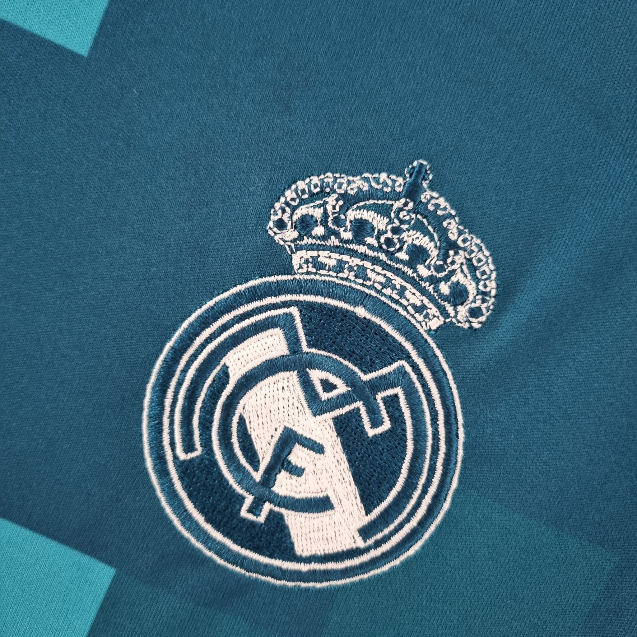 REAL MADRID III 17/18 MANGA LARGA HOMBRE (RETRO) - Bota de Oro Tienda