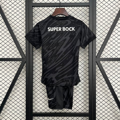 SPORTING LISBOA EQUIPACIÓN PORTERO 25/26 NIÑOS - Bota de Oro Tienda
