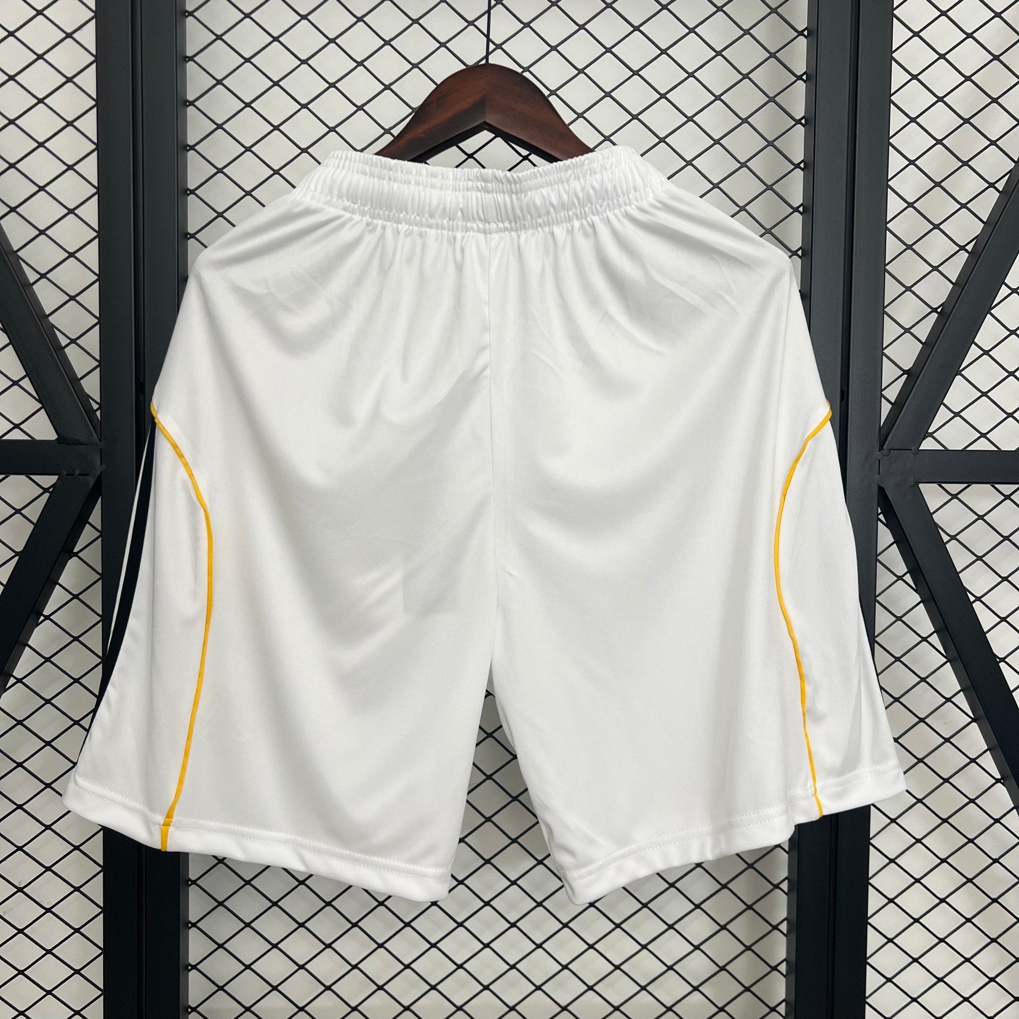 26 Real Madrid 25/26 Primera Equipación Pantalón Corto - Bota de Oro Tienda