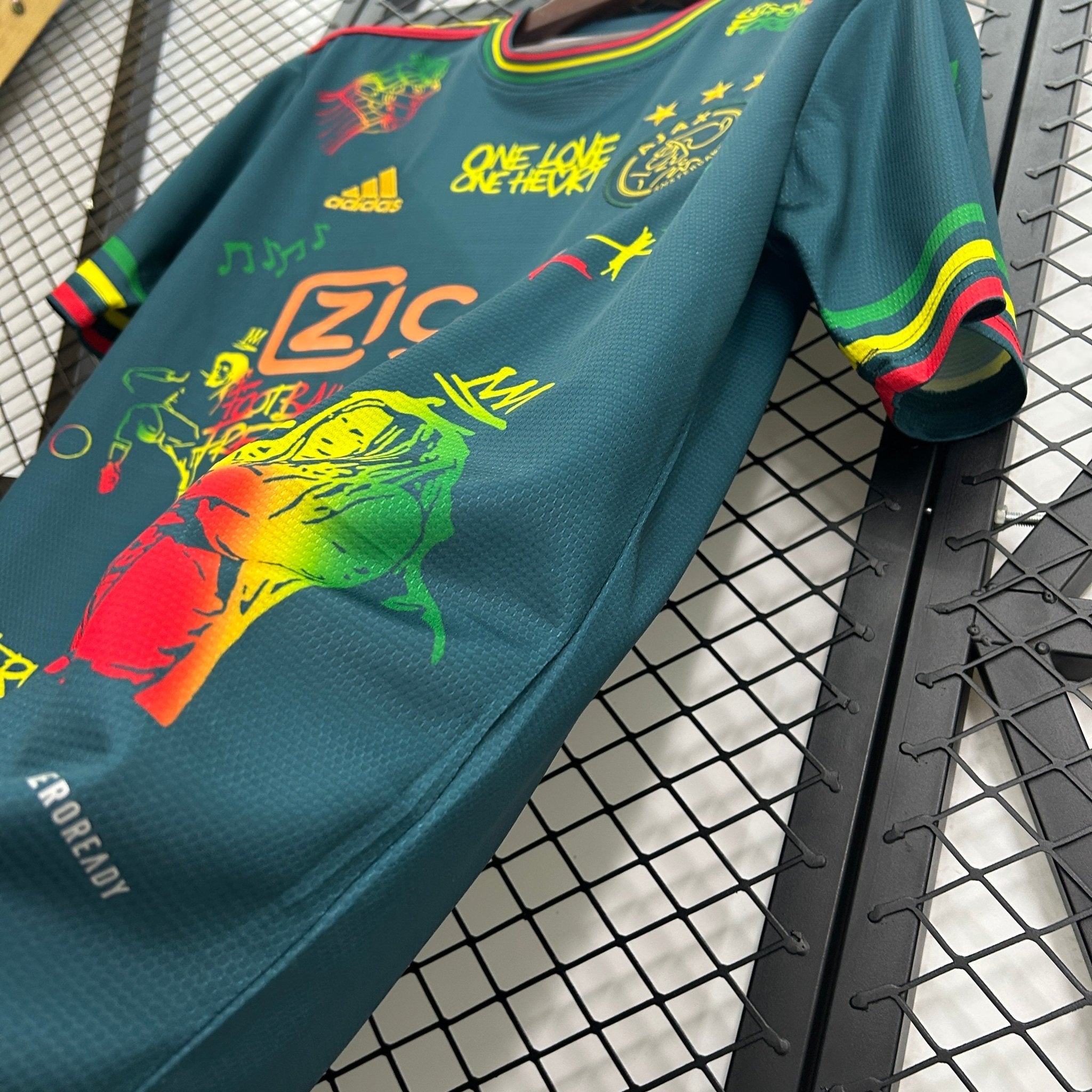 AJAX EQUIPACIÓN ESPECIAL BOB MARLEY II 25/26 HOMBRE - Bota de Oro Tienda