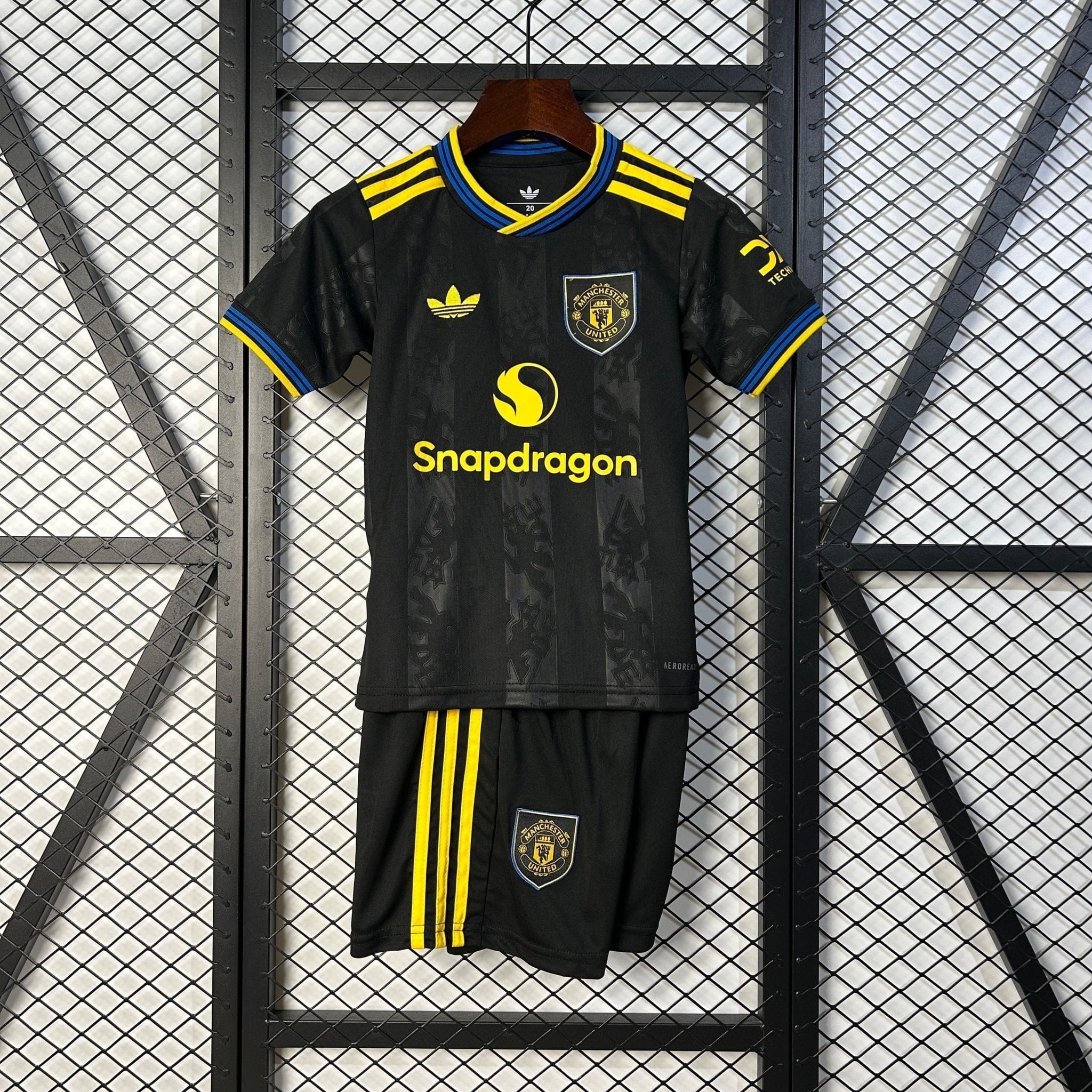 MANCHESTER UNITED TERCERA EQUIPACIÓN 25/26 NIÑOS - Bota de Oro Tienda