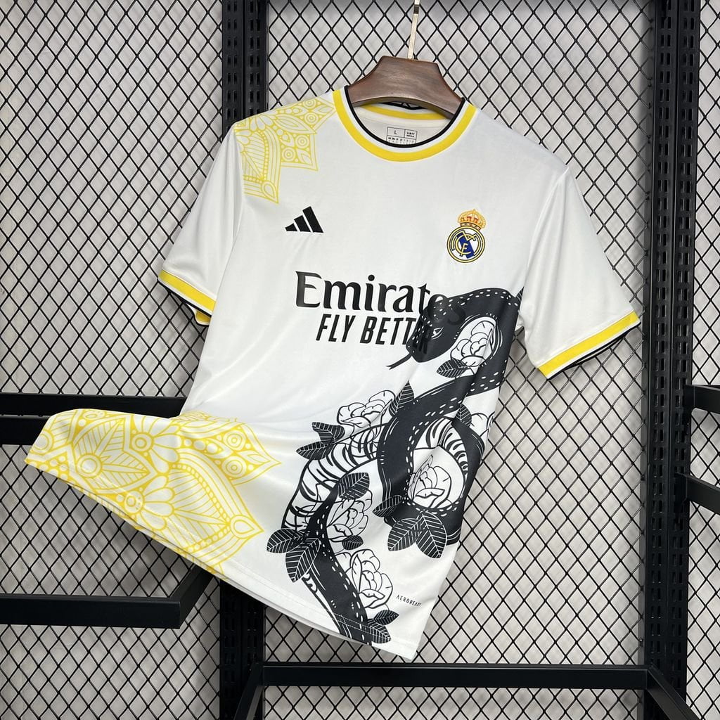 REAL MADRID EDCION ESPECIA WHITE AND BLACK MAMBA 24/25 HOMBRE - Bota de Oro Tienda