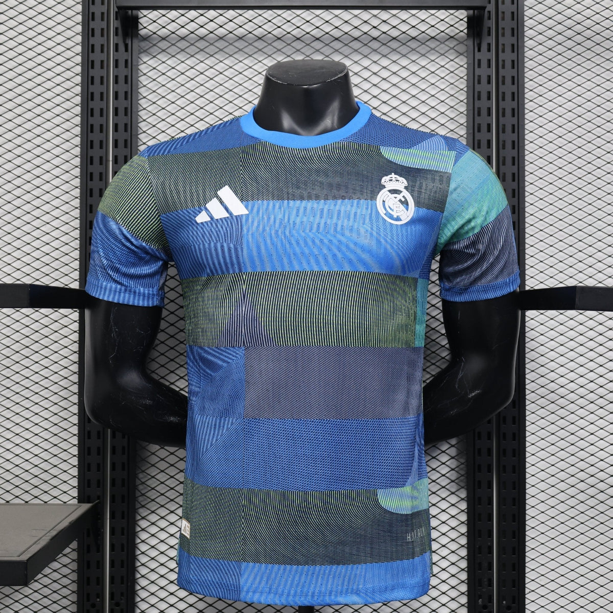 REAL MADRID EQUIPACIÓN ENTRENAMIENTO 25/26 (VERSIÓN JUGADOR) - Bota de Oro Tienda