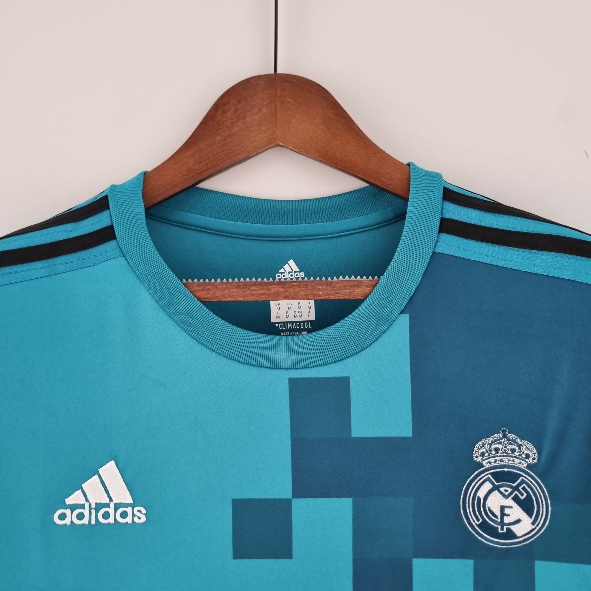 REAL MADRID III 17/18 MANGA LARGA HOMBRE (RETRO) - Bota de Oro Tienda