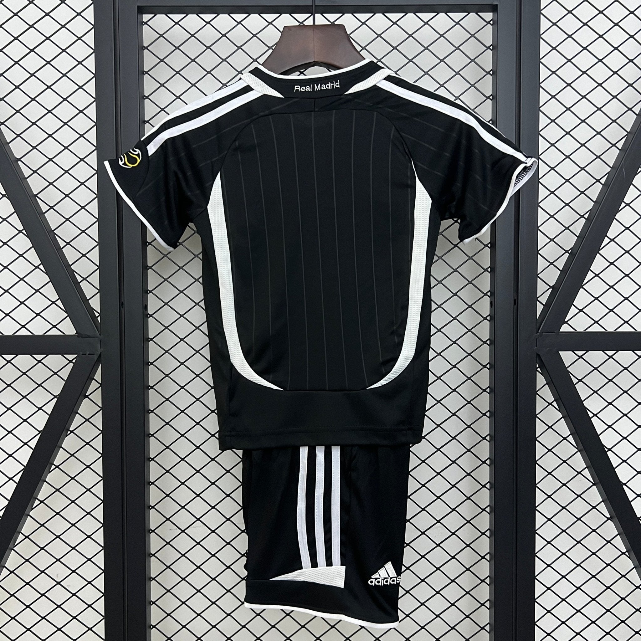 REAL MADRID SEGUNDA EQUIPACIÓN 06/07 NIÑOS RETRO - Bota de Oro Tienda