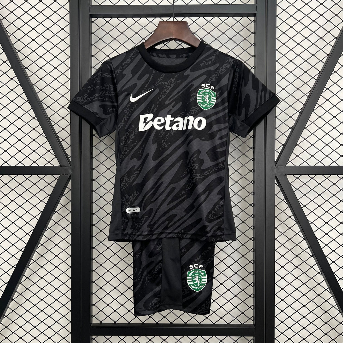 SPORTING LISBOA EQUIPACIÓN PORTERO 25/26 NIÑOS - Bota de Oro Tienda