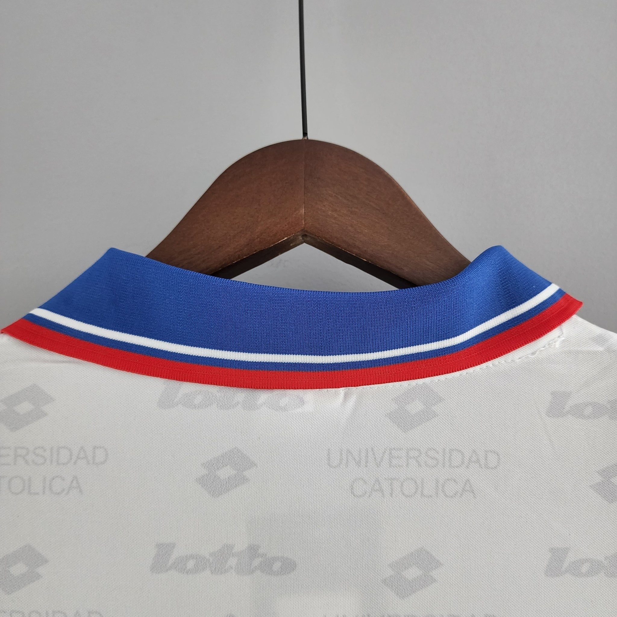 UNIVERSIDAD CATÓLICA I 96 MANGA LARGA HOMBRE (RETRO) - Bota de Oro Tienda