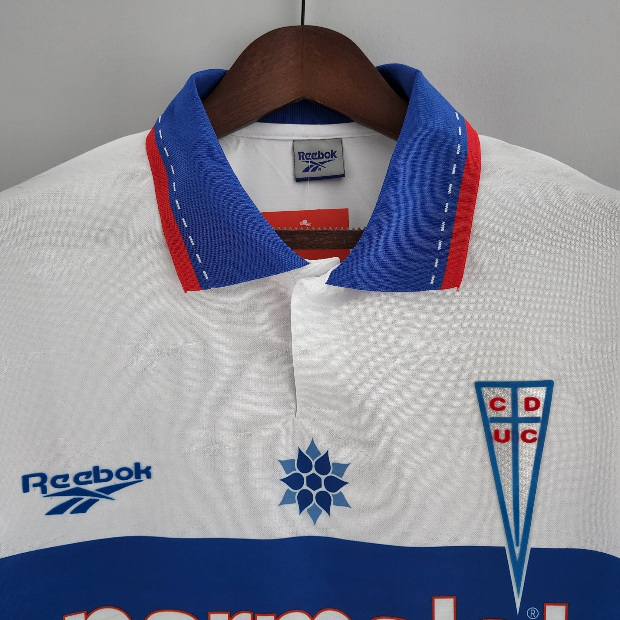 UNIVERSIDAD CATÓLICA I 98 MANGA LARGA HOMBRE (RETRO) - Bota de Oro Tienda