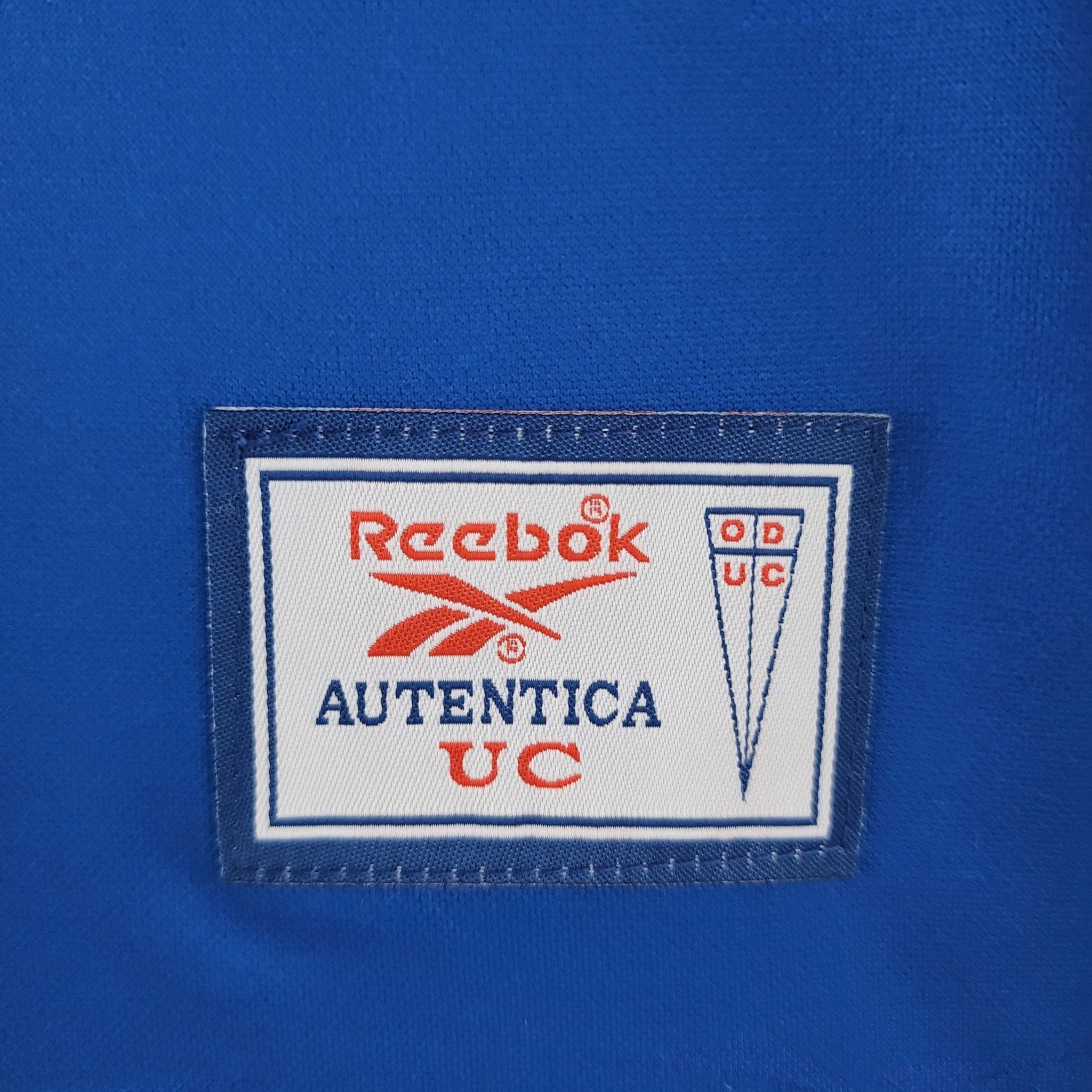 UNIVERSIDAD CATÓLICA III 98 MANGA LARGA HOMBRE (RETRO) - Bota de Oro Tienda