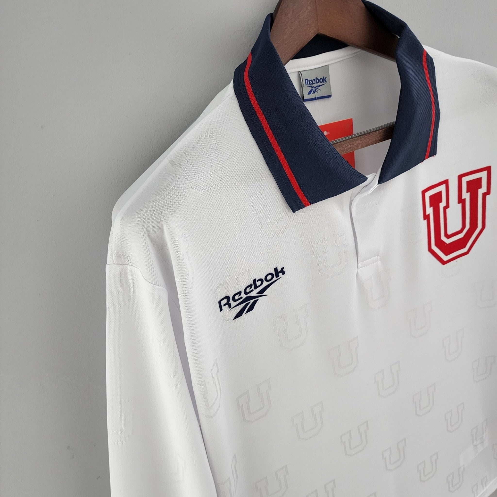 UNIVERSIDAD DE CHILE II 98 MANGA LARGA HOMBRE (RETRO) - Bota de Oro Tienda